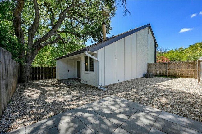 Building Photo - 1502 Bridgeway Dr