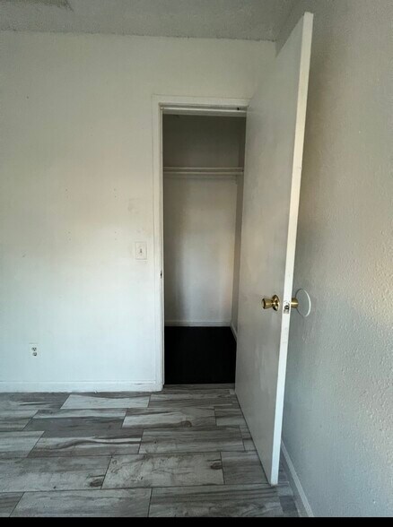 Building Photo - 609 Moore St