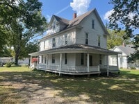 Building Photo - LARGE 3 BEDROOM 2 BATH HOME IN DOWNTOWN RO...