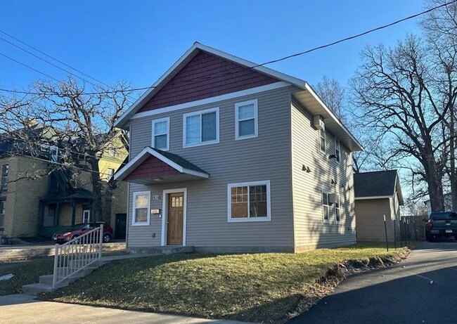 Primary Photo - 516 6th St S