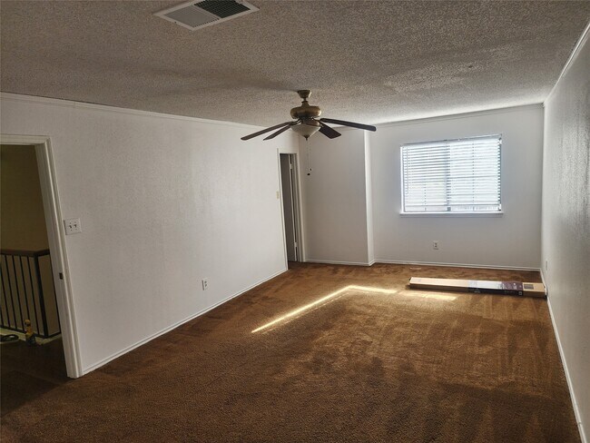 Building Photo - 8239 Viny Ridge Dr
