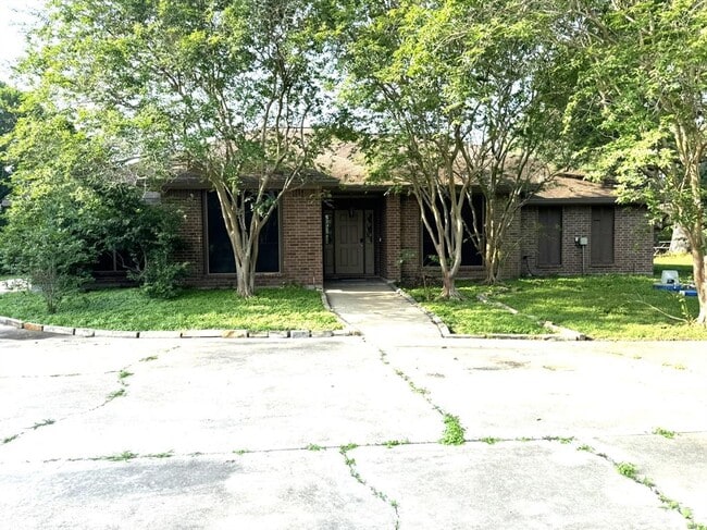 Primary Photo - 772 Riverside Dr