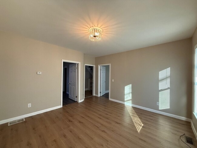 Building Photo - 347 Spruce St