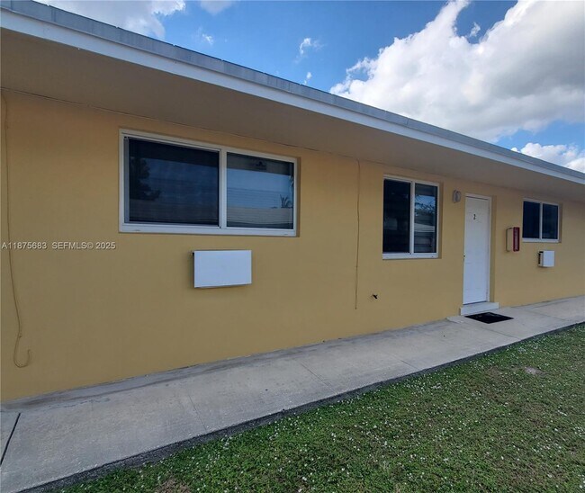 Building Photo - 26 SE 3rd Terrace