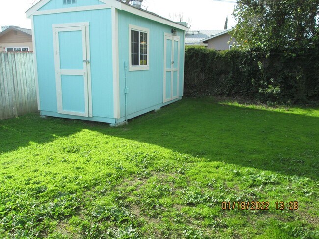 Building Photo - 527 N Washington St