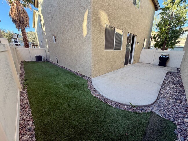 Building Photo - Gorgeous 3 bedroom 1 car garage home in SW ready for immediate move-in!!