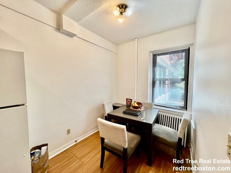 Building Photo - 141 Englewood