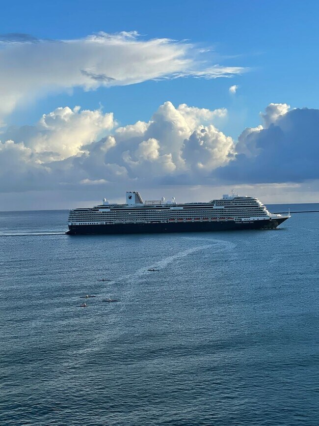 Building Photo - Beautiful Ocean View & Conveniently Located