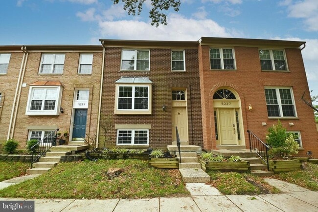 Building Photo - 5225 Leeward Ln