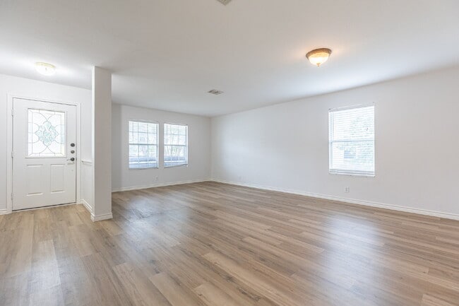 Building Photo - 228 Sophia Cir