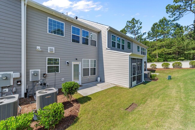 Building Photo - Gorgeous 3 Bed, 2.5 bed Townhouse in Apex