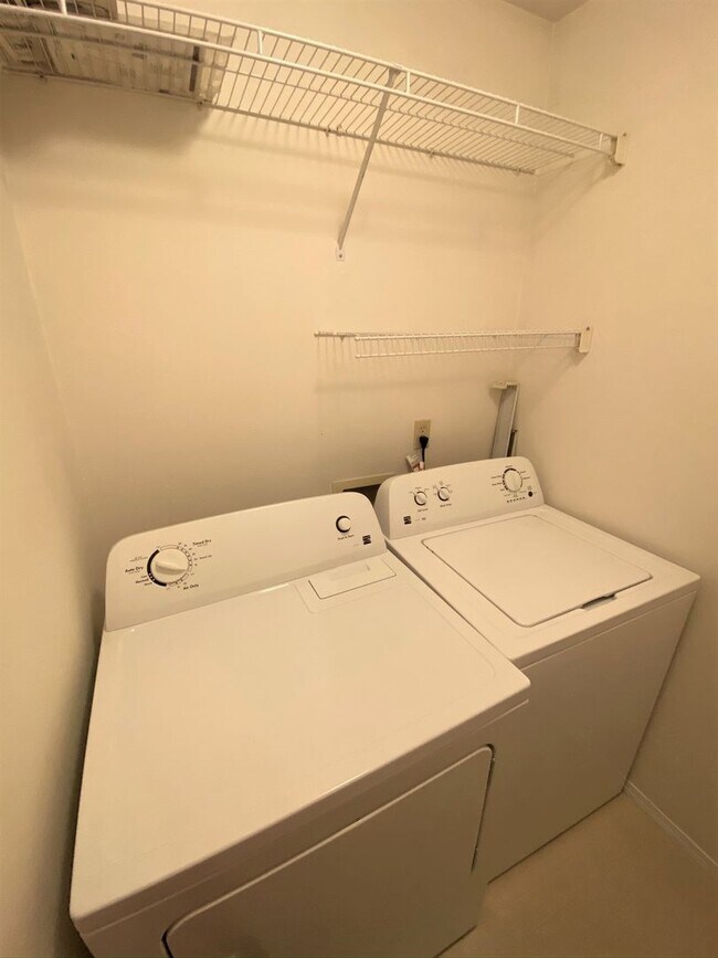 Building Photo - 2 Bed 1.5 Bath Condo! W/S/G/Lawn Care Included!