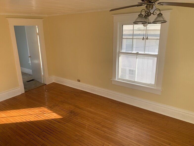 Building Photo - 628 37th St