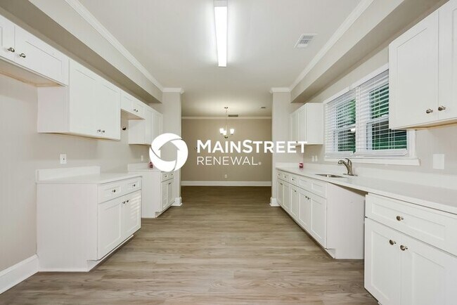 Building Photo - 4 Bedroom Pet-Friendly Home in Hampton, GA with Main Street Renewal