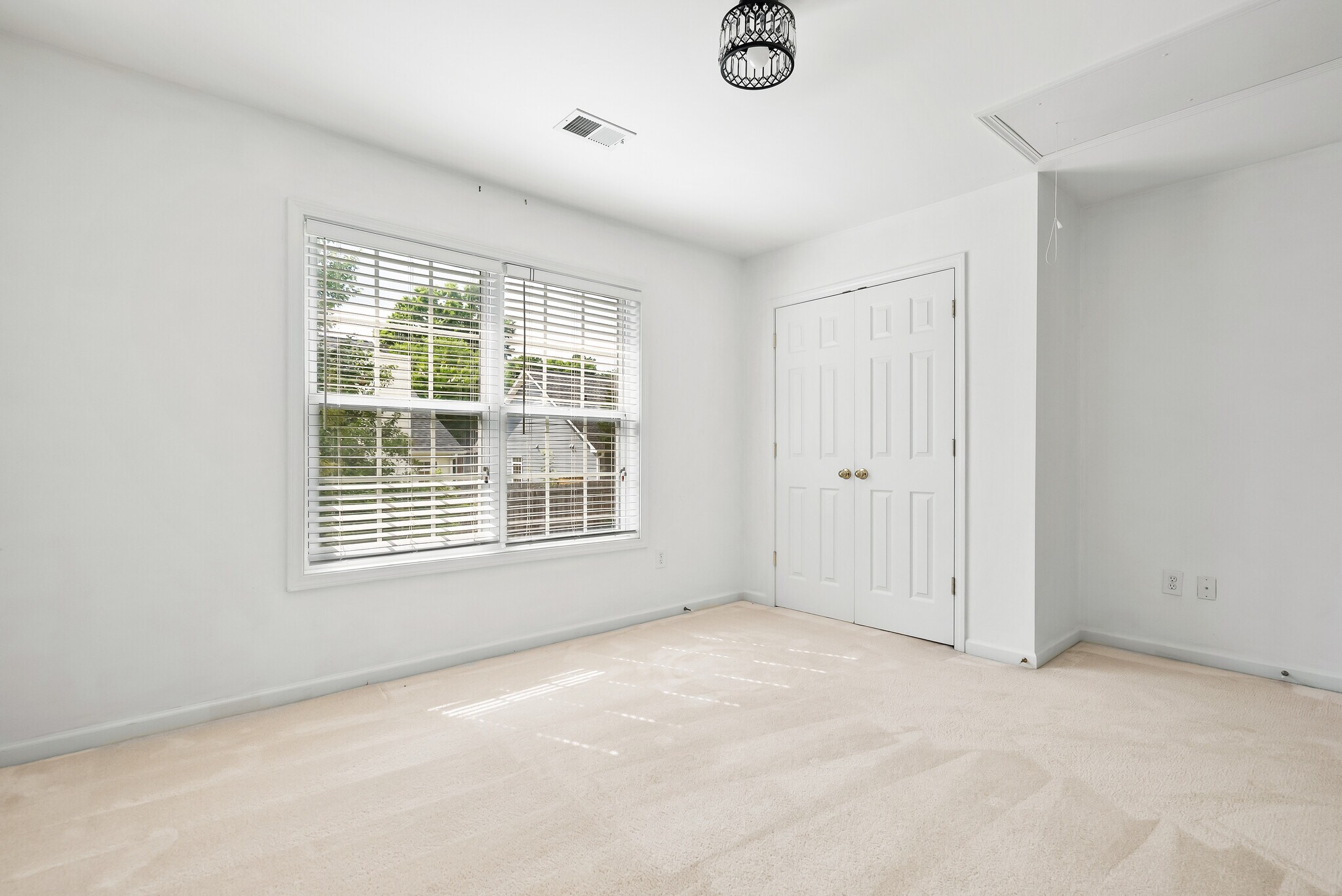 Building Photo - 847 Edgeley Ln
