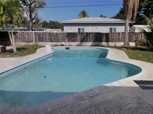 Building Photo - 115 Virginia Rd