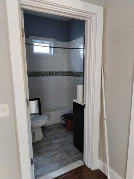 Building Photo - 37 Holland Pl