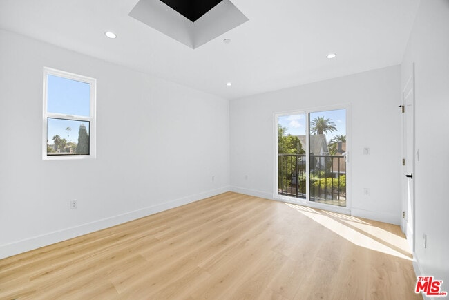 Building Photo - 3207 W 18th St
