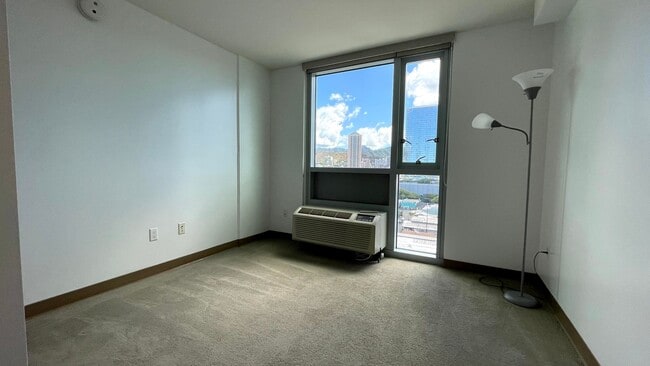 Building Photo - Unbeatable location in Kakaako/Ward Village areas -  2 Bed 2 Bath 1 Parking