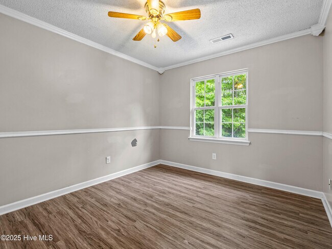 Building Photo - 882 Pine Valley Rd