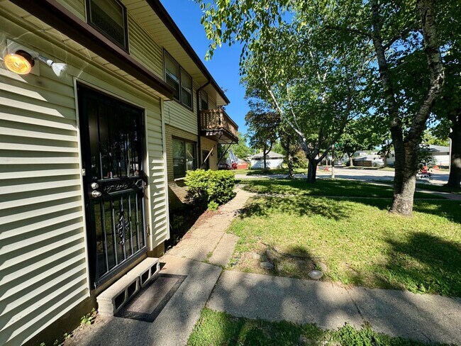 Building Photo - 5905 N 66th St