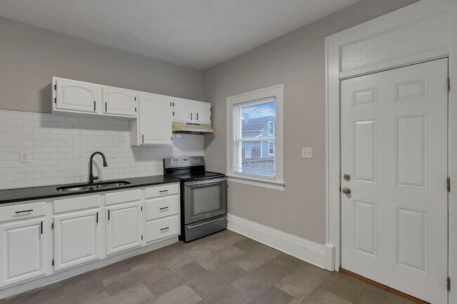 Building Photo - 293-295 Woodrow Ave