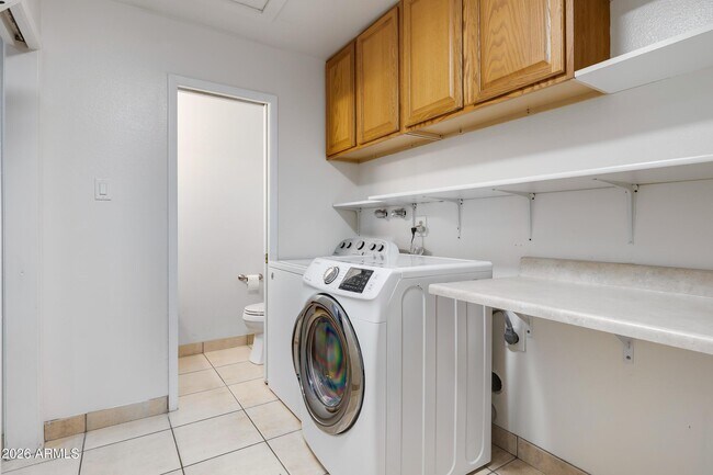 Building Photo - 1627 E Fremont Dr