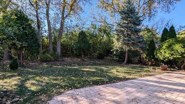 Building Photo - 1910 Avalon Dr