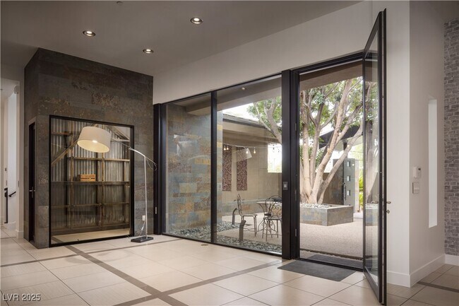 Building Photo - 1501 Foothills Village Dr