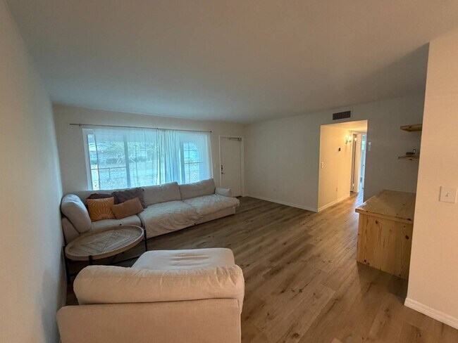 Building Photo - 1595 Adrian St