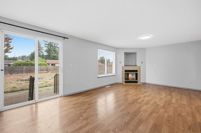 Building Photo - 6748 3rd Way SE