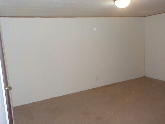 Building Photo - 909 Highland Dr