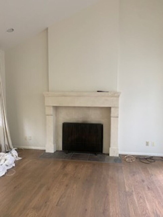 Building Photo - Beautiful 4 Bedroom 2.5 Bath home in Sun Valley