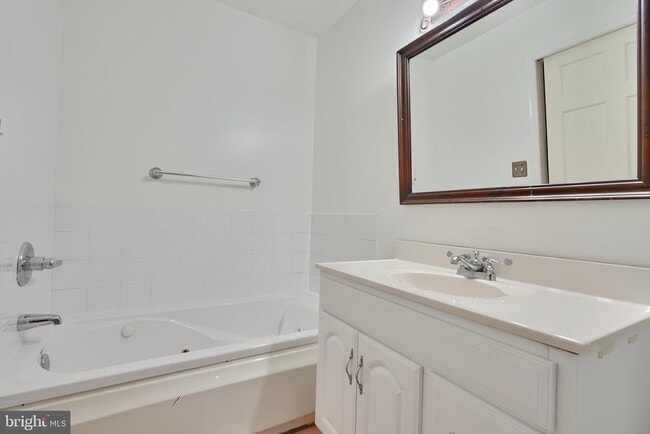 Building Photo - 1108 Baylis St