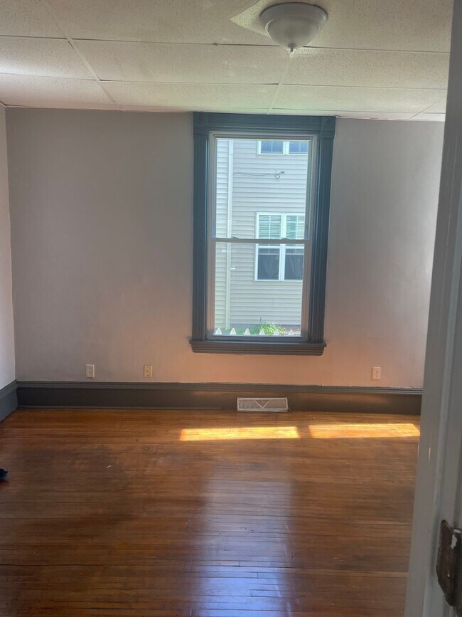 Building Photo - 2219 5th Ave S