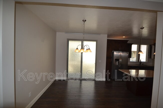 Building Photo - 11373 S Oakmond Rd