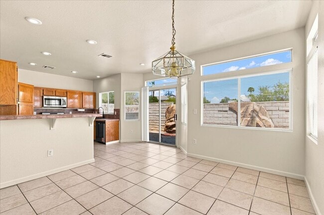 Building Photo - 2576 Silver Shadow Dr