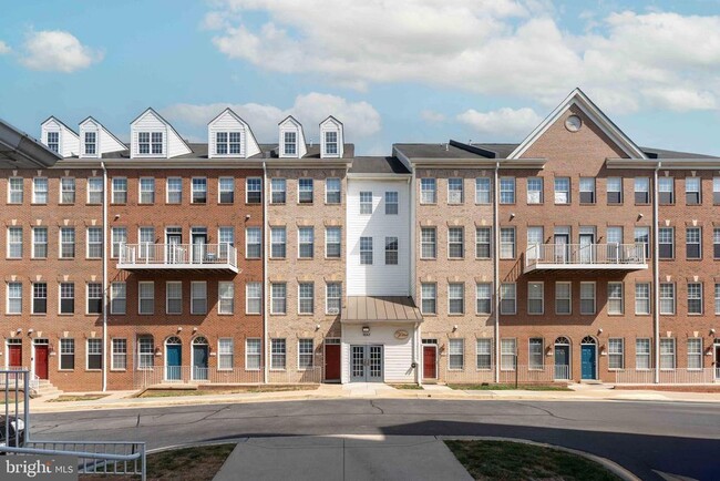 Primary Photo - 2663 Manhattan Pl