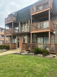 Building Photo - 14747 Kenton Ave