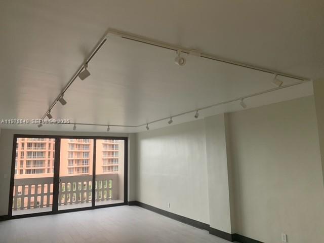 Building Photo - 90 Edgewater Dr