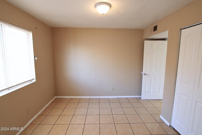 Building Photo - 2747 E Chipman Rd