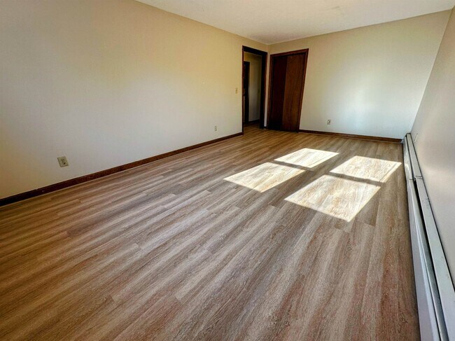 Building Photo - 33 Elwood Ave