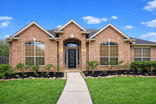 Building Photo - 16807 Laguna Springs Dr