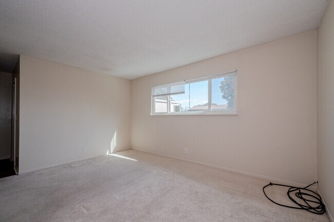 Building Photo - 1034 Shoal Dr