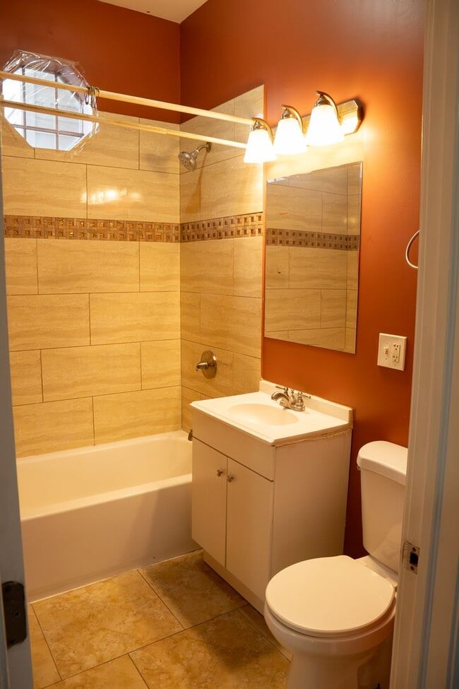 Building Photo - 6819 S Evans Ave