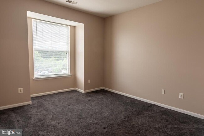 Building Photo - 2705 Ashfield Dr
