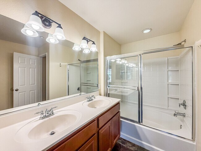 Building Photo - Great 1B/1.5BA Townhome in 4S Ranch