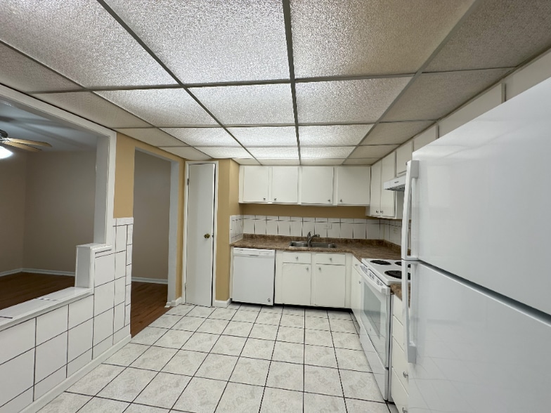 Building Photo - 226 Walker Dr