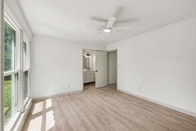 Building Photo - 130 Sandtrap Rd