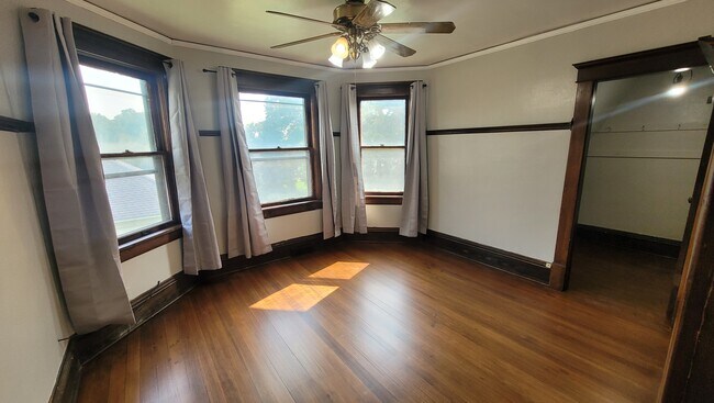Building Photo - 612